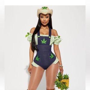 Fashion Nova farmer feel good costume